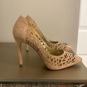 BCBGeneration pointy toe heels